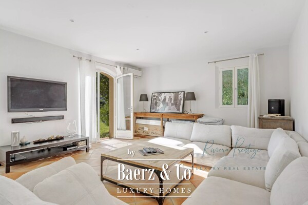 photo 4 Provençal Villa with Swimming Pool Just 5 Minutes from the Heart of Saint-Tropez