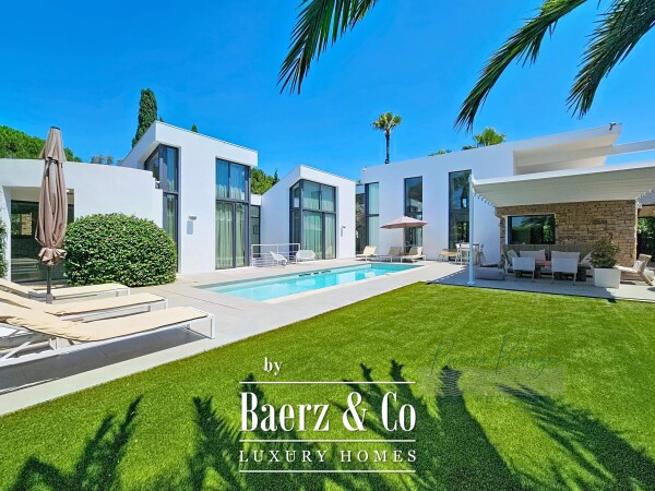 photo 2 Architect-Designed Villa Near Place des Lices – Saint-Tropez