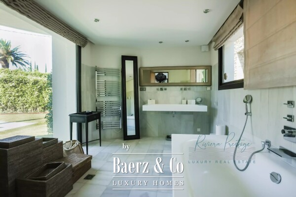 photo 11 Architect-Designed Villa Near Place des Lices – Saint-Tropez